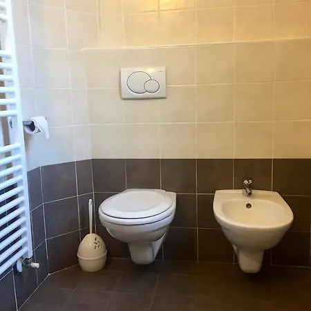 Aquila Azzurra فندق 3*